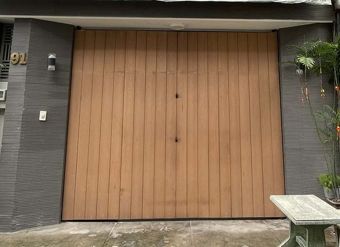 Cổng sắt 2 cánh giả gỗ